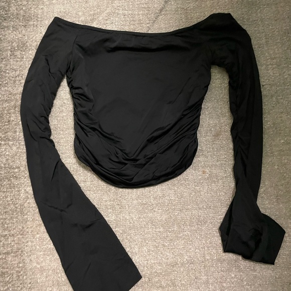 Corey off the shoulder gathered top - Picture 3 of 6